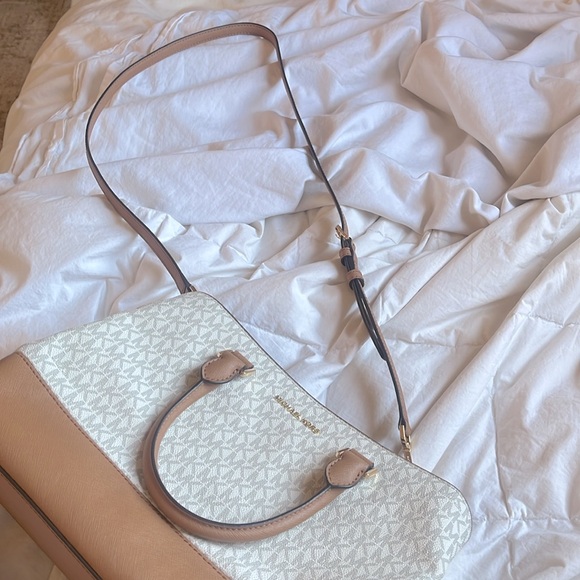 Authentic Michael Kors handbag - Picture 8 of 9